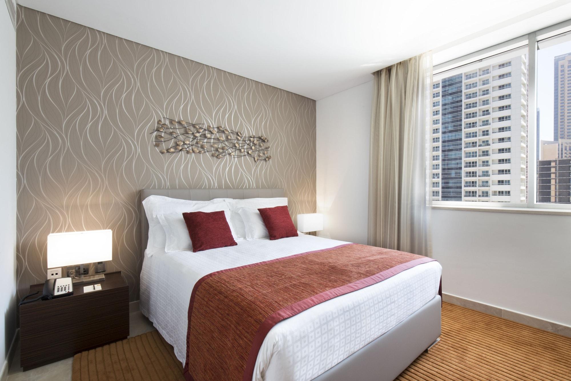 La Verda Suites And Villas Dubai Marina Exterior photo A bedroom at the hotel
