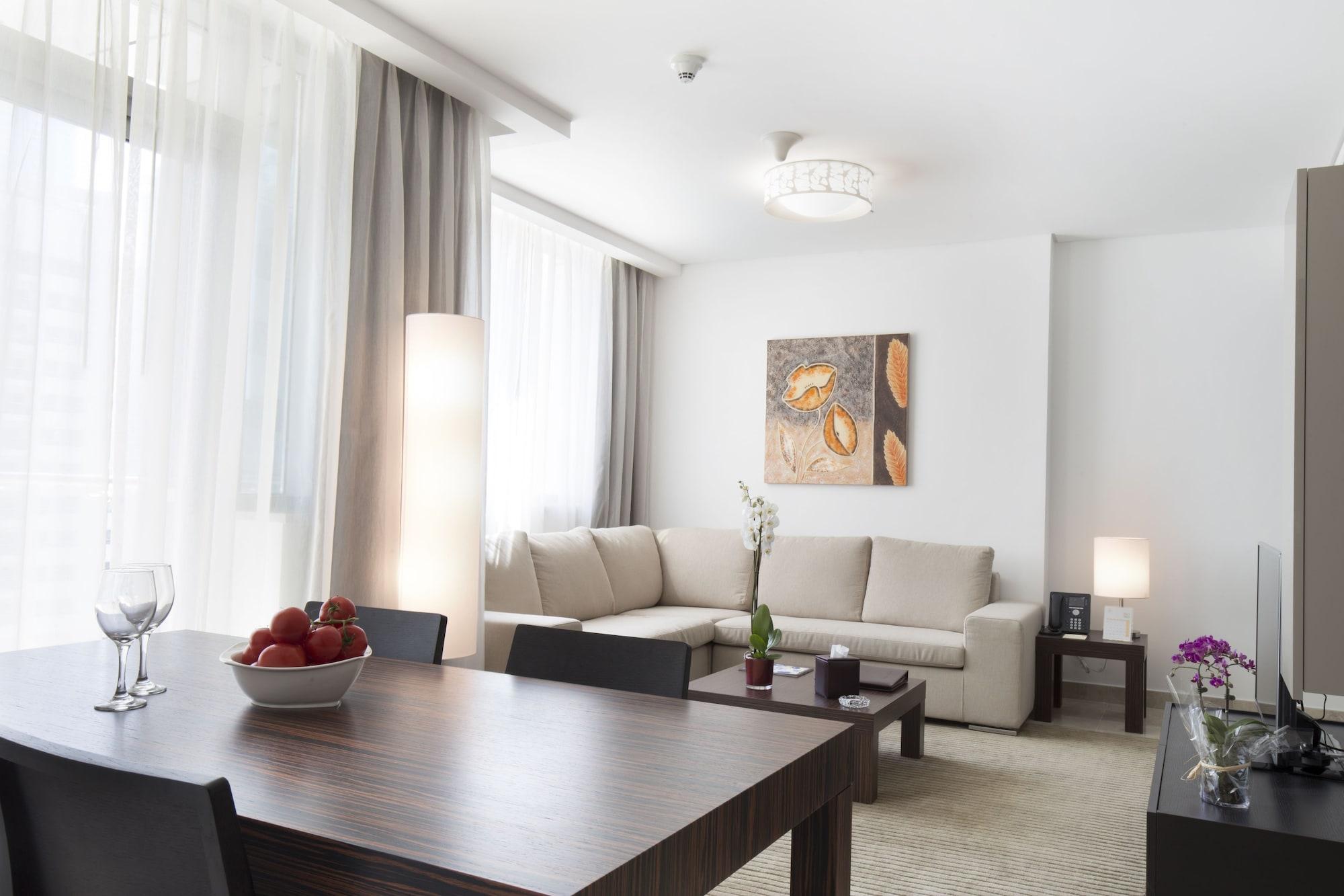 La Verda Suites And Villas Dubai Marina Exterior photo A living room