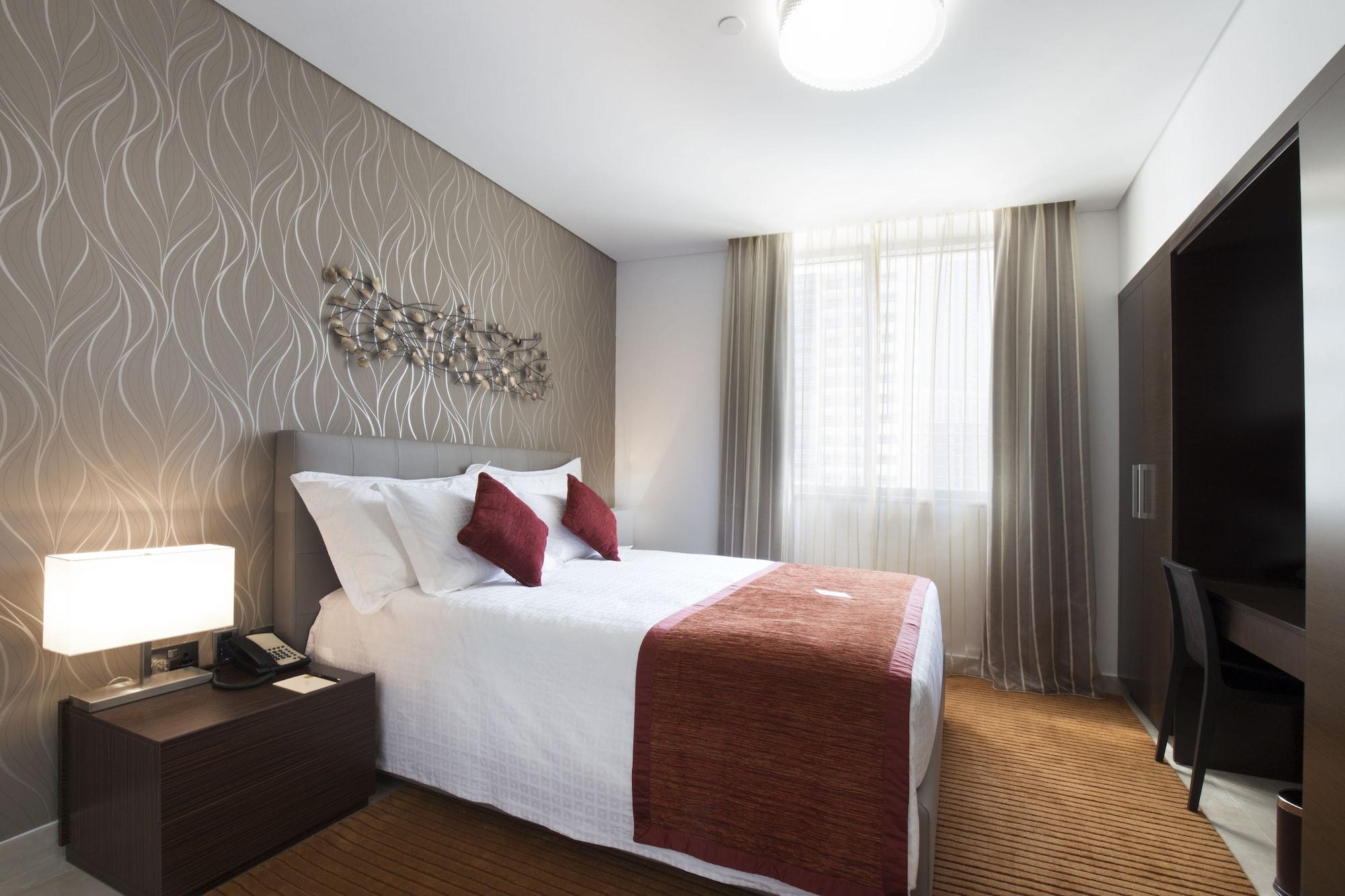 La Verda Suites And Villas Dubai Marina Exterior photo A bedroom at the hotel