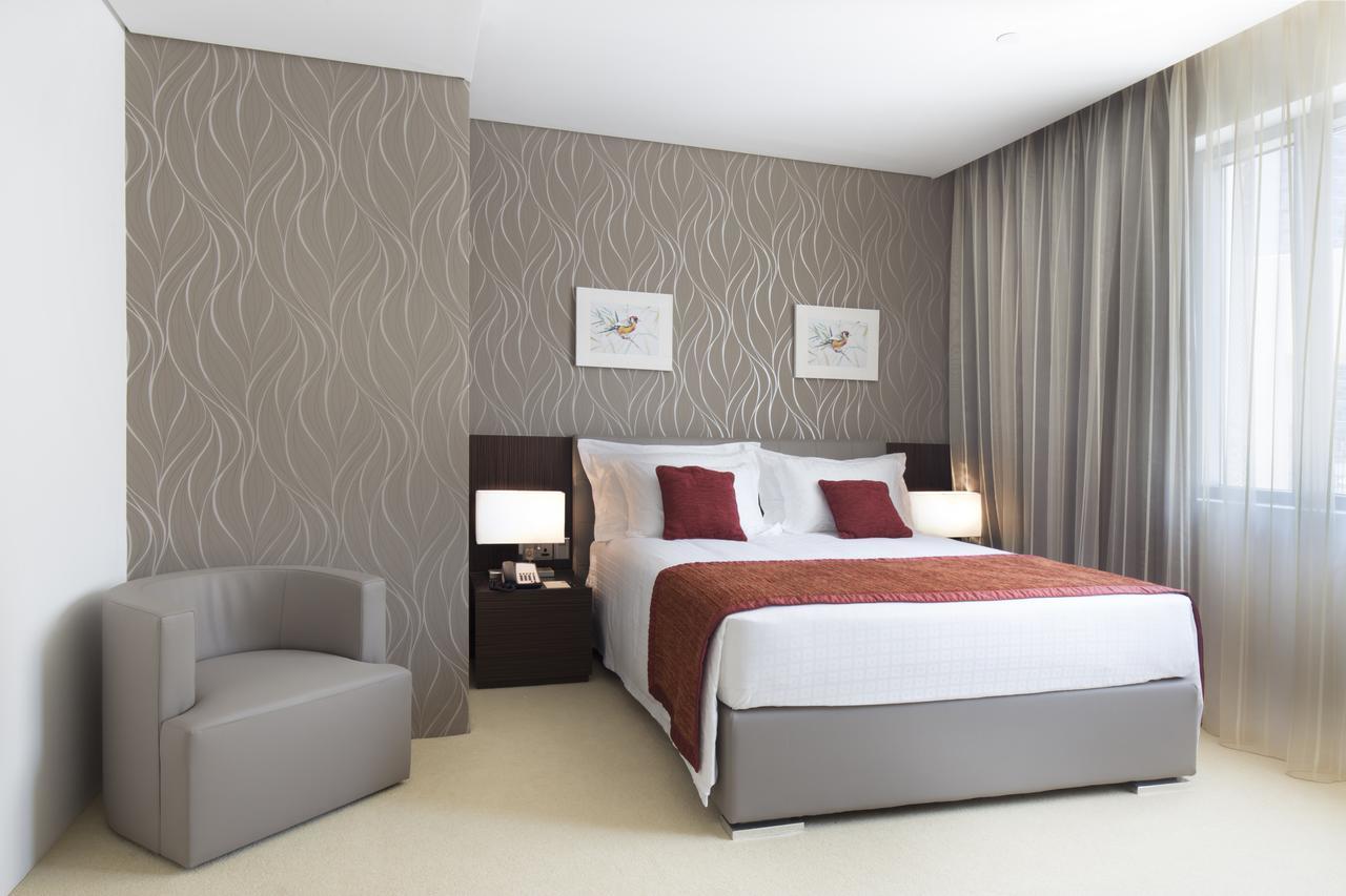 La Verda Suites And Villas Dubai Marina Exterior photo A bedroom