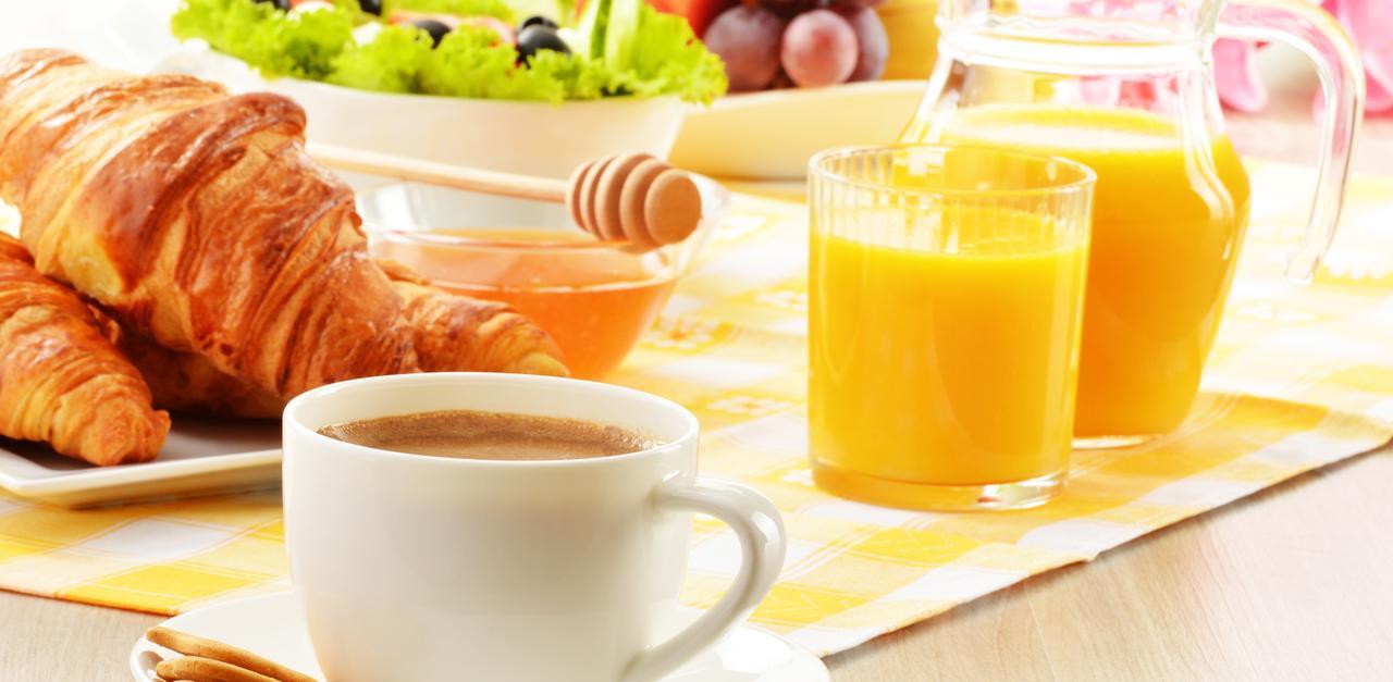 La Verda Suites And Villas Dubai Marina Exterior photo A continental breakfast
