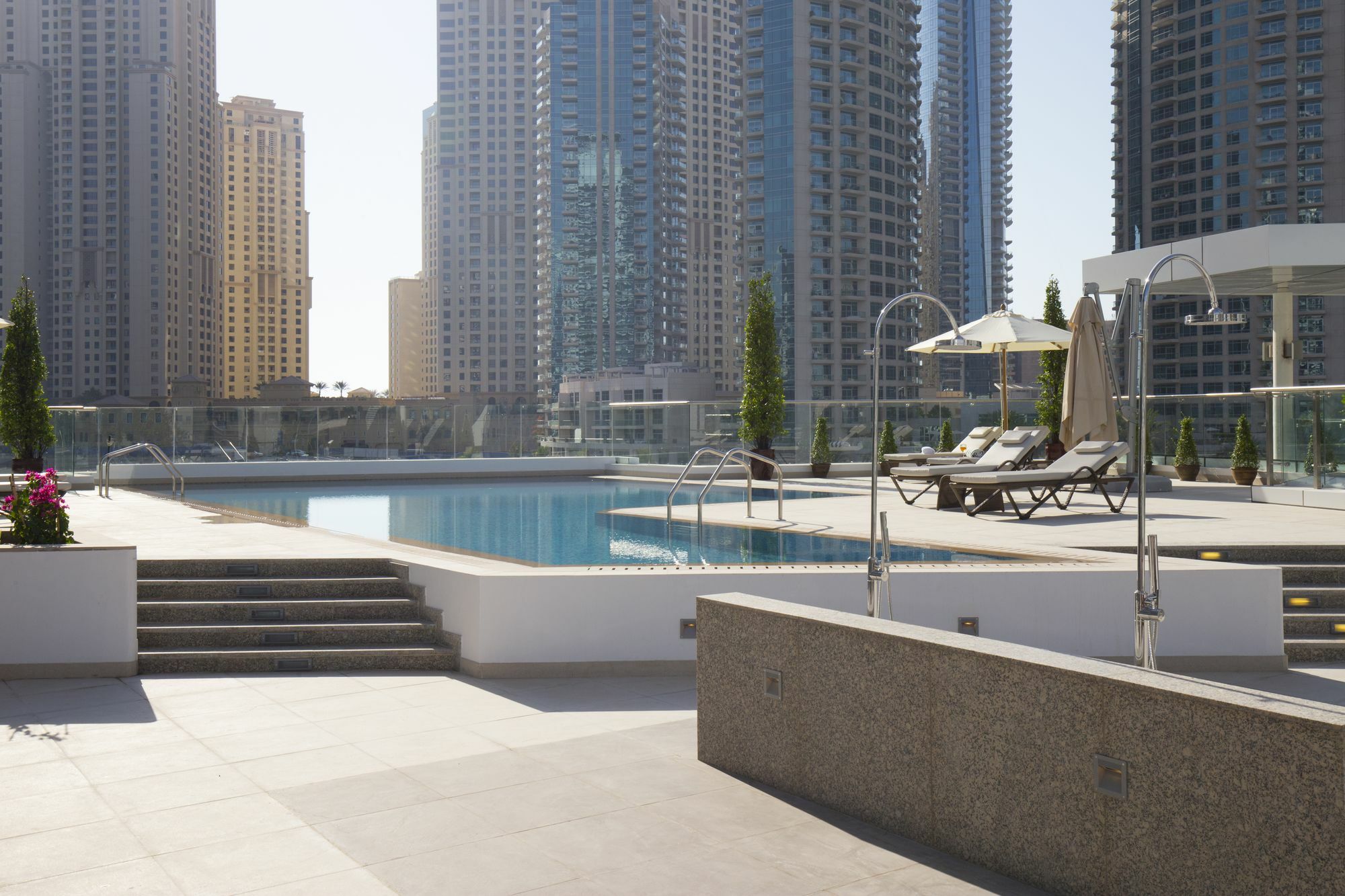La Verda Suites And Villas Dubai Marina Exterior photo The swimming pool at the complex