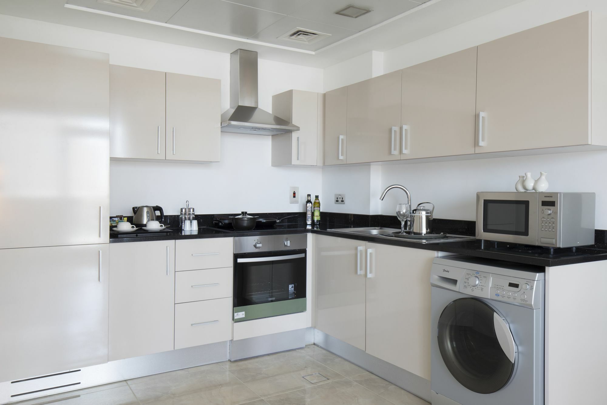 La Verda Suites And Villas Dubai Marina Exterior photo A modern kitchen