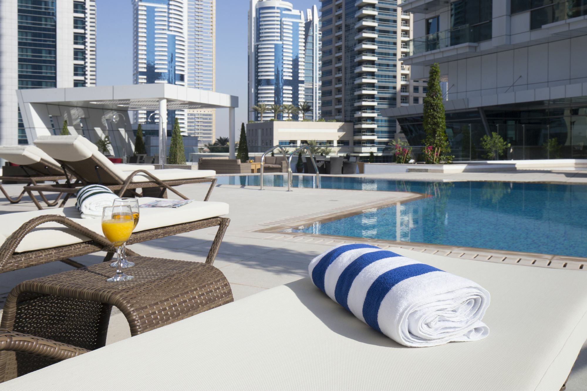 La Verda Suites And Villas Dubai Marina Exterior photo The swimming pool at the hotel