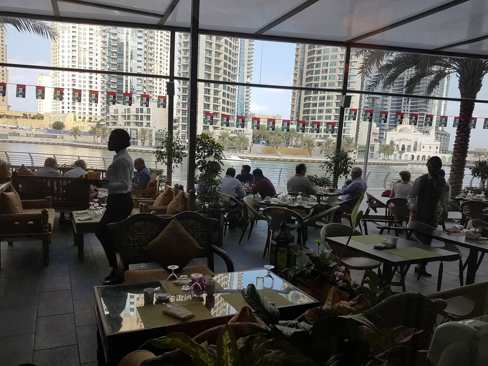 La Verda Suites And Villas Dubai Marina Exterior photo The interior of the restaurant